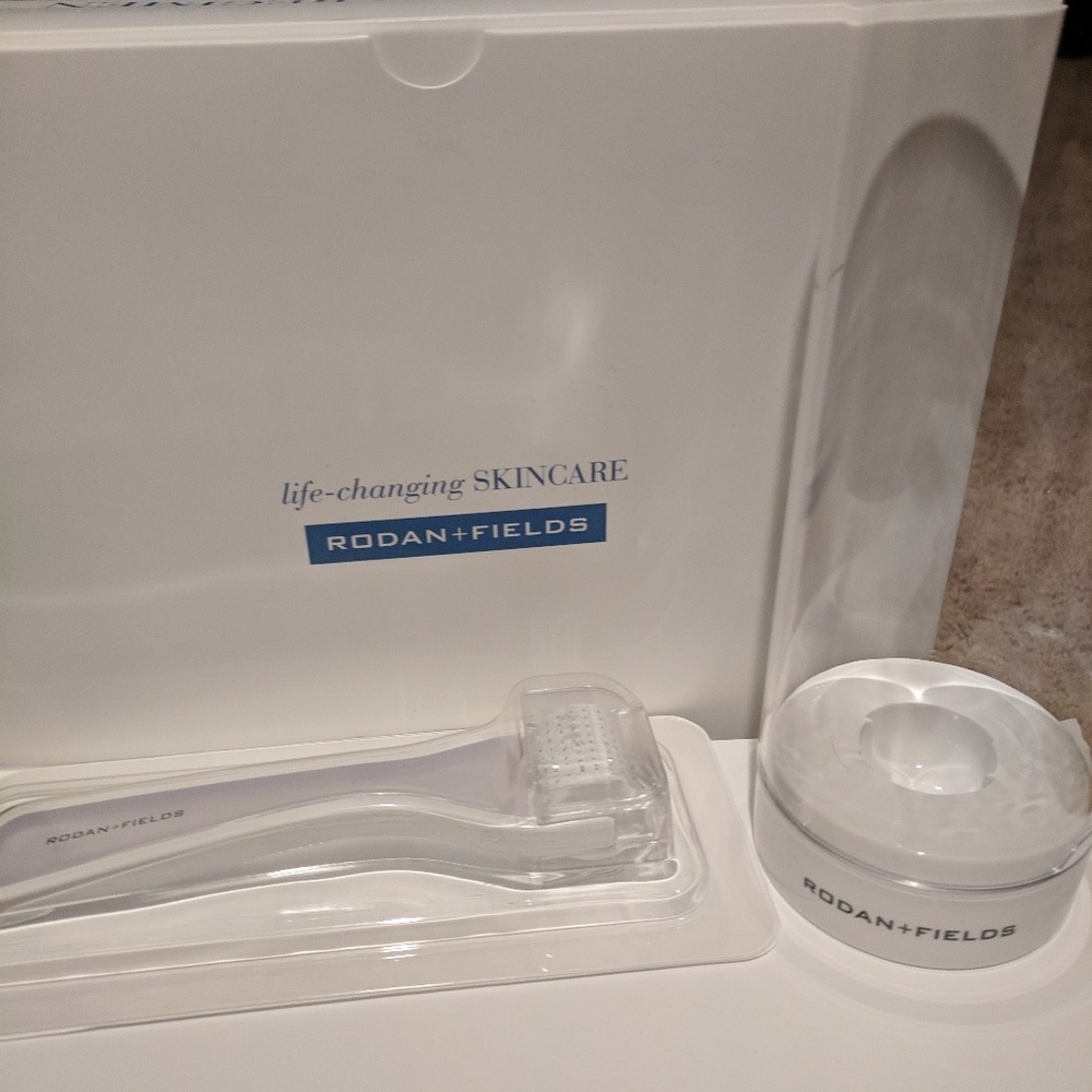 New! Rodan & Fields Amp Roller